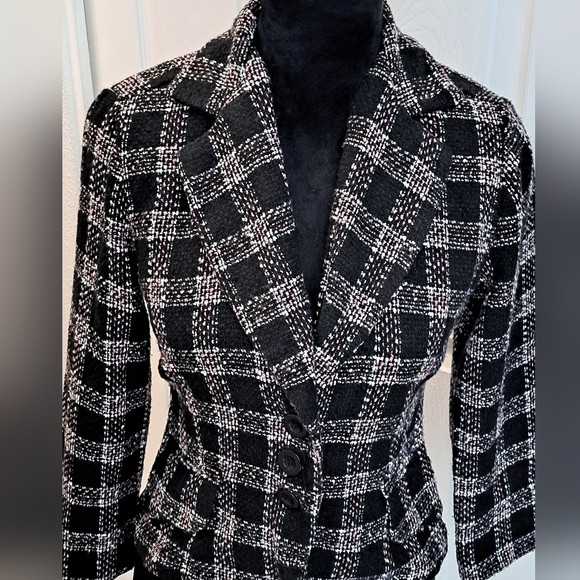 No Boundaries Jackets & Blazers - Vintage Plaid Blazer With A Notched Collar    Size Junior M(7/9)